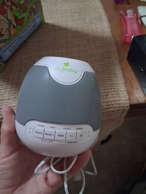 White Portable Sound Machine Speaker with Projector